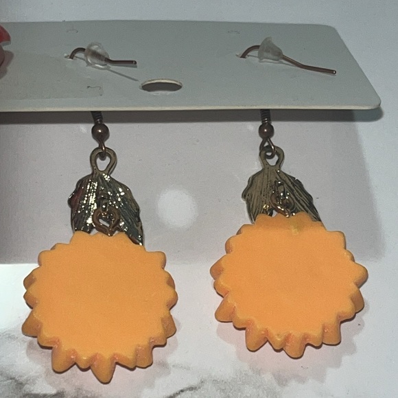 Women’s Resin Sunflower Goldtone/Copper Pair Earrings, New - Picture 2 of 2